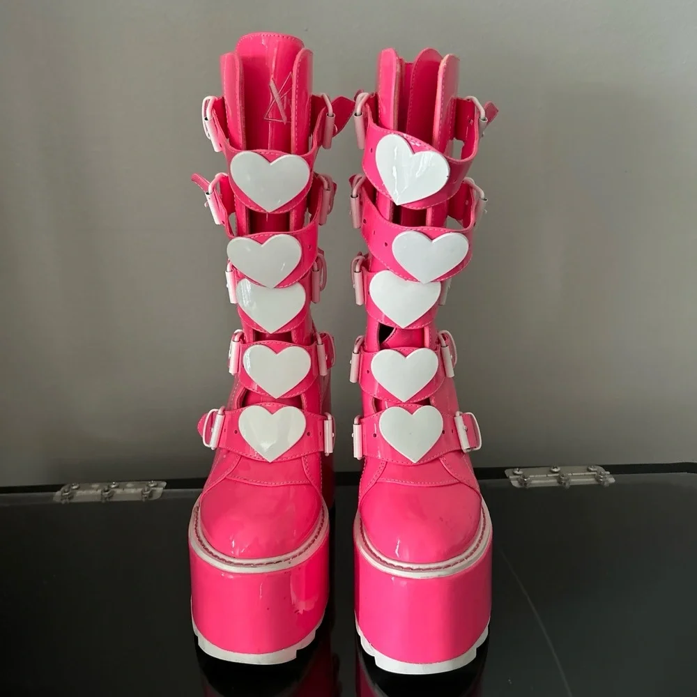 YRU Boots Womens 7 Pink Patent Leather Platform‎ Y2K Kawaii Statement Dune Heart